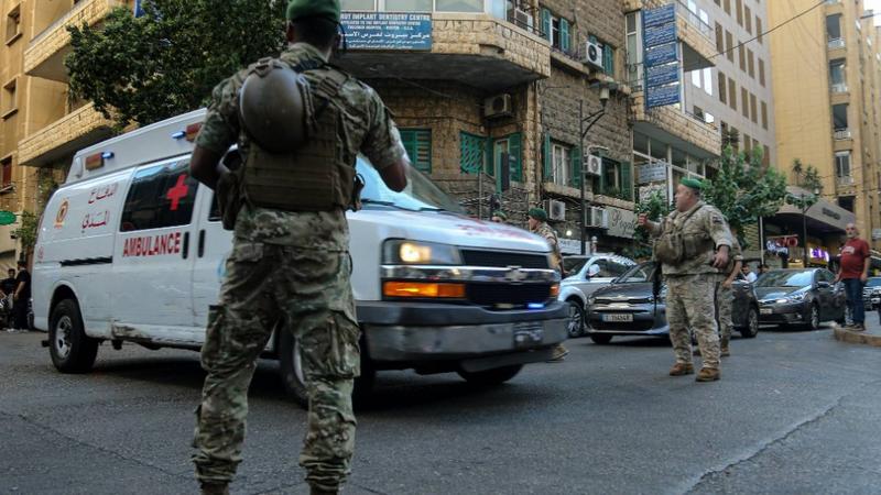 فيديو | مسعف يحتضن رضيع خلال غارة صهيونية على بلدة رياق في البقاع اللبنان