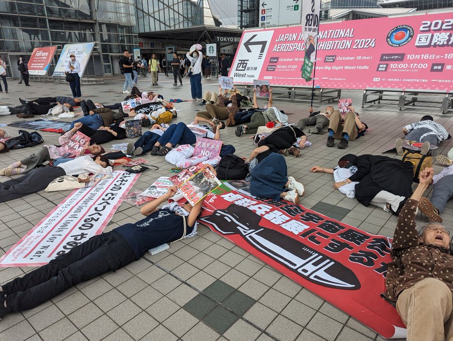 Videos / Photos: Die-in protest outside Elbit Systems' participation in Japan Intl Aerospace Exhibition in Tokyo