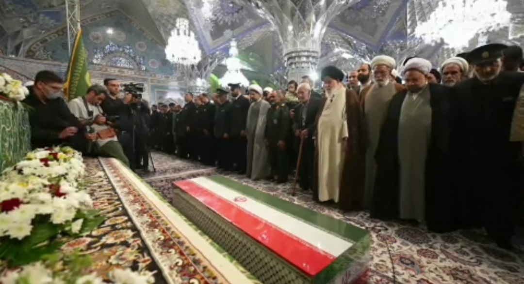 ویدیو | اقامه نماز بر پیکر شهید نیلفروشان در حرم مطهر رضوی