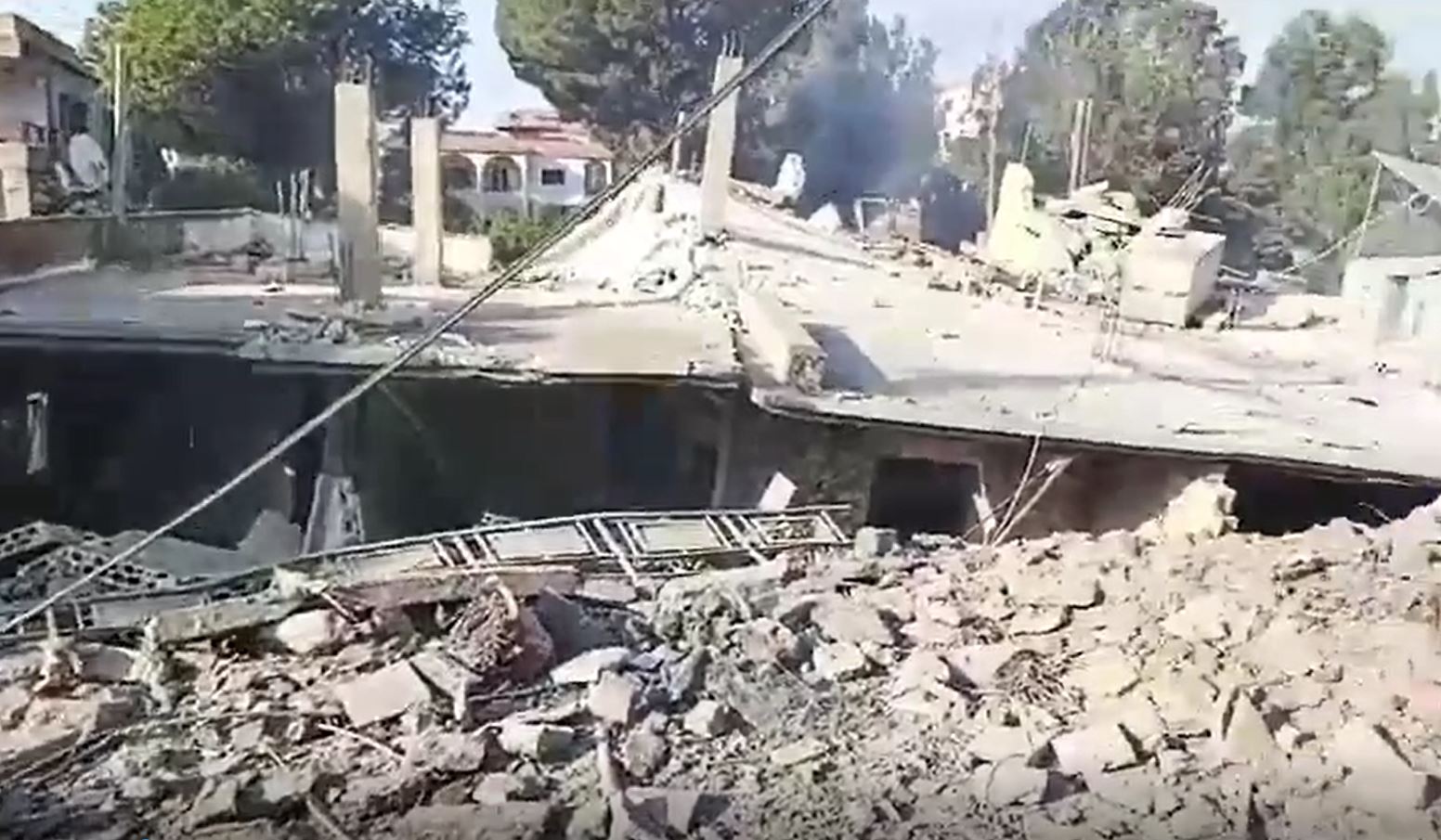 Video: Israeli occupation aircraft bombarded a residential in Doueir of Nabatieh, southern Lebanon