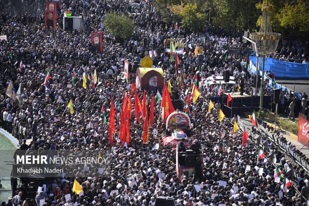 Şehit Nilfuruşan için İsfahan'da cenaze töreni