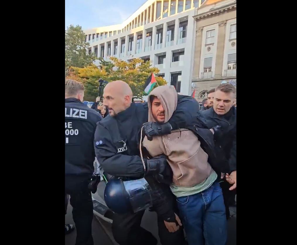 Video shows German police violently assaulting a Palestinian participates in a march for Gaza