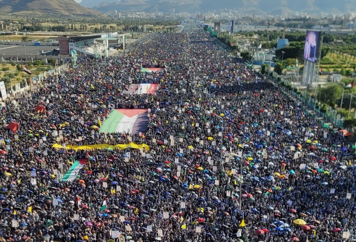 مسيرات مليونية تحت شعار "مع غزة ولبنان.. صف واحد كالبنيان" في صنعاء