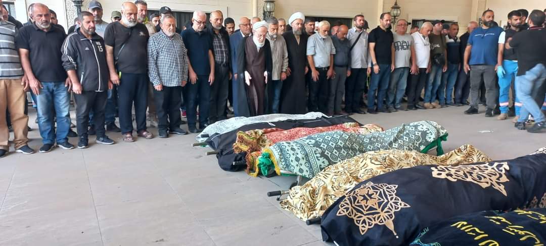 النبطية تودع ضحايها الذين استشهدوا في العدوان الصهيوني على مبنى البلدية