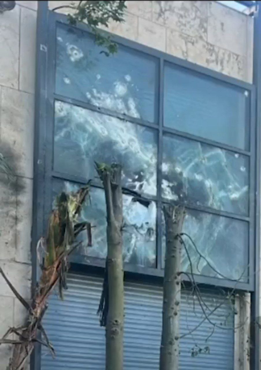 Circulating photos of damage to Netanyahu's home in Caesarea after it targeted by Hezbollah drone
