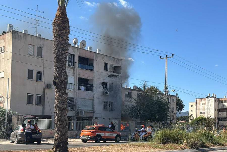 +4 Videos: Multiple casualties due to Lebanese rockets striking Acre and Krayot in north occupied Haifa