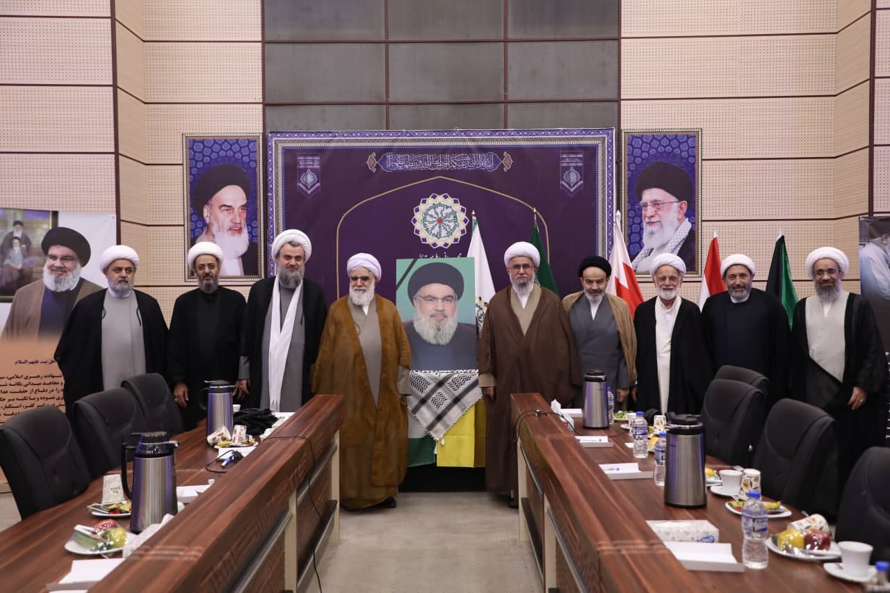 Photo: Commemorative photo of Supreme Council of AhlulBayt World Assembly next to Sayyed Nasrallah picture