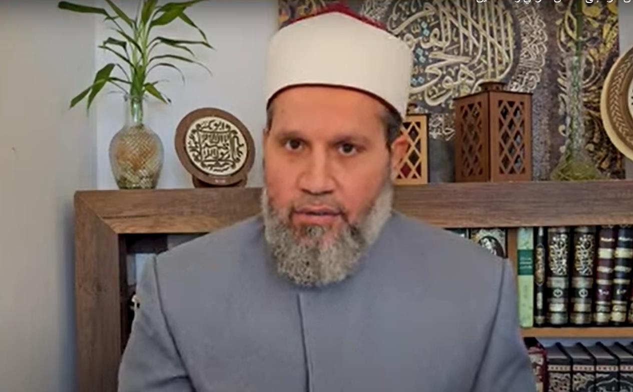 فیدیو | ردة فعل مستشار وزير الأوقاف المصرية السابق بعد ضربات إيرانية للكيان المحتل