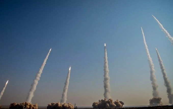 صورة / أحدث جدارية لساحة الثورة الإسلامية وسط العاصمة طهران 