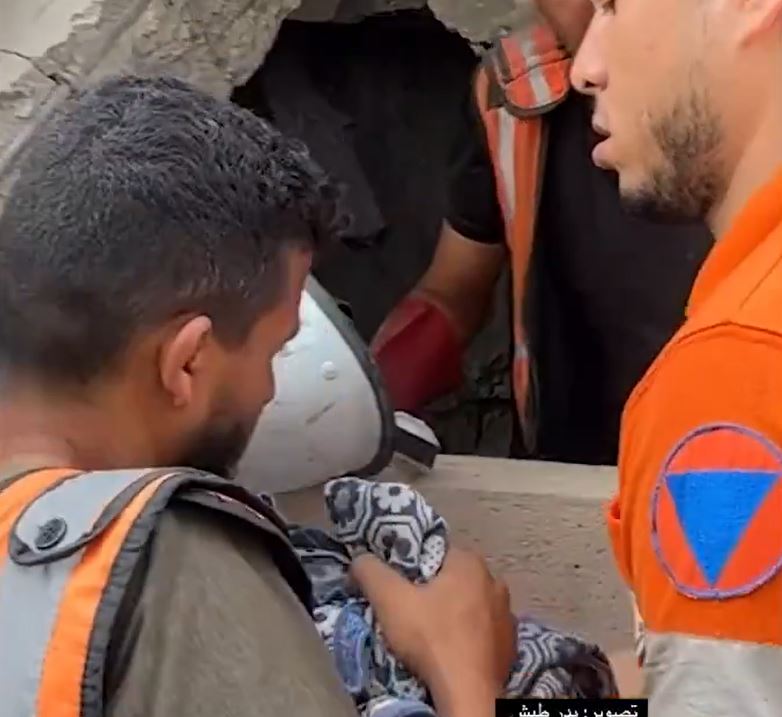Video: Palestinian baby martyred along with his entire family in Israeli airstrikes on Khan Younis, Gaza 