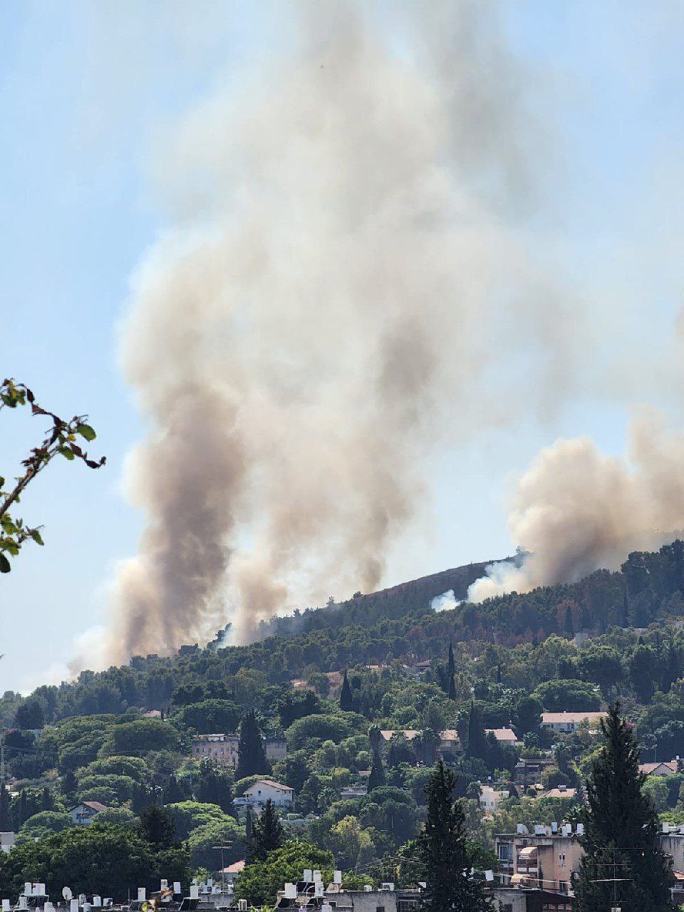 +3 Videos: Hezbollah’s missiles hit Rosh Pina near occupied Safad 