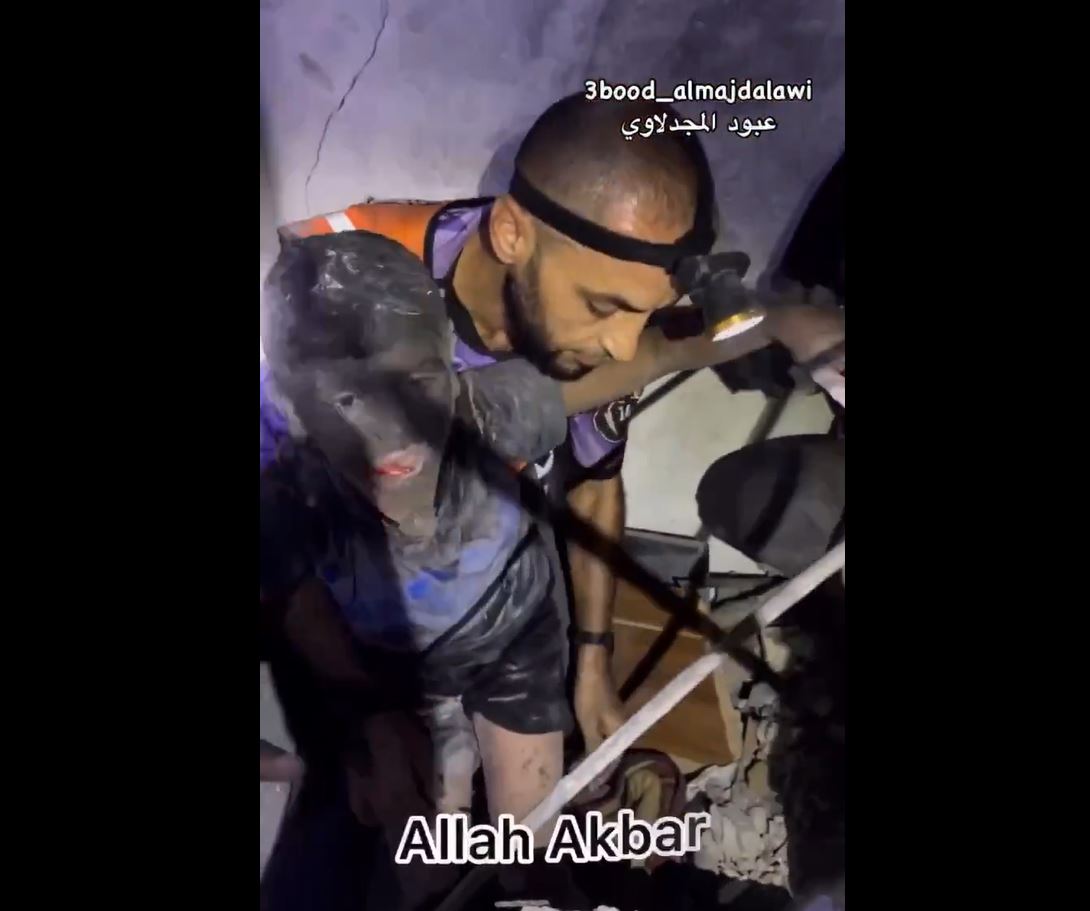 Video: Civil defense teams excavating injured Palestinian child from under rubble 