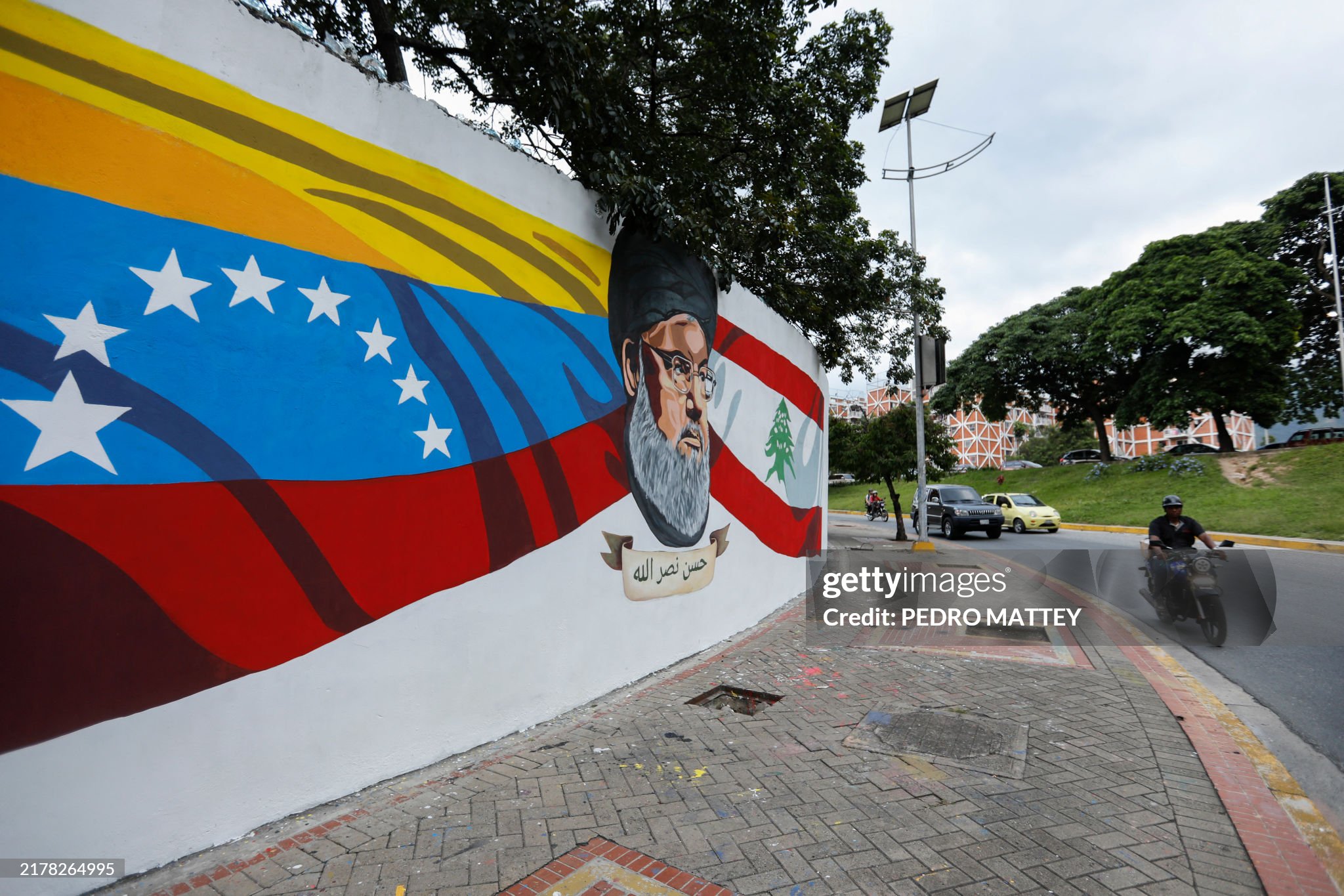 نقاشی دیواری از سید حسن نصرالله در پایتخت ونزوئلا + عکس
