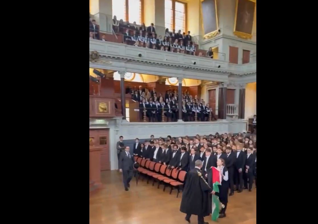 Video: An Oxford student interrupted vice chancellor’s speech, criticizing university’s hypocrisy 