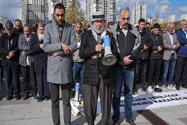 Absentee funeral prayer held in Turkey for martyred Yahya Sinwar