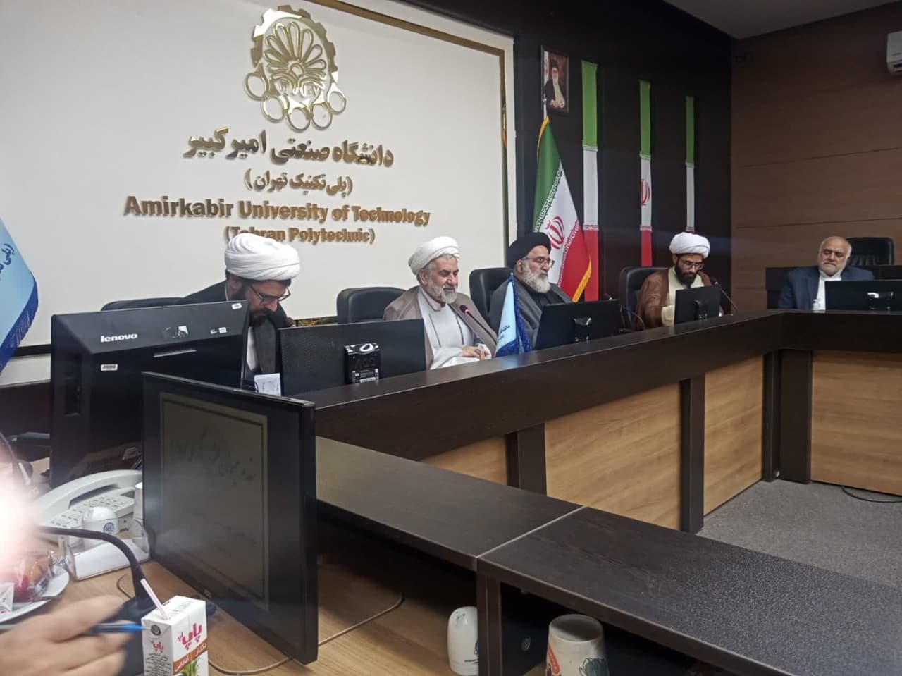 شورای فرهنگی خیابان آیت‌الله طالقانی آماده‌ی برپایی مراسم روز ملّی استکبارستیزی در تهران