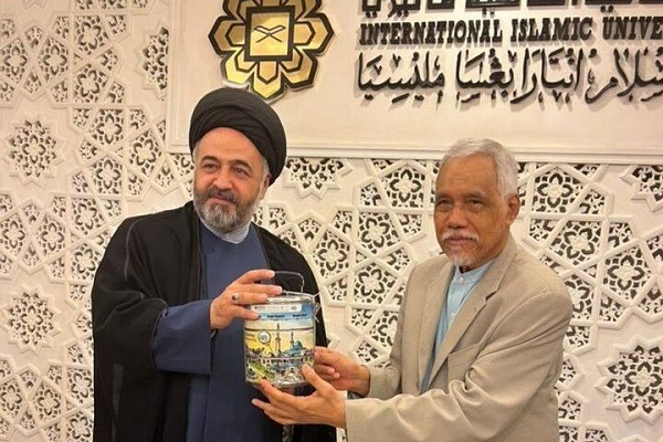 Iranian, Malaysian officials stress development of Quranic ties