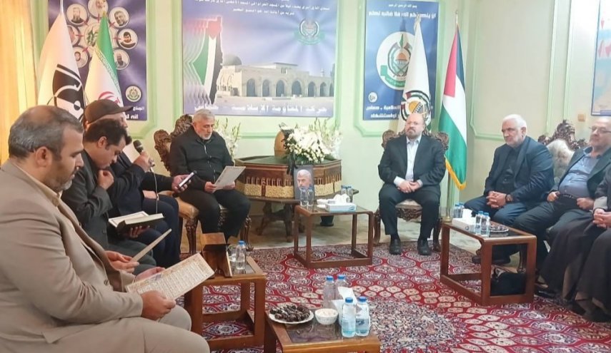 فيديو |العميد إسماعيل قاآني يقدم التعازي باستشهاد القائد يحيى السنوار في مكتب حماس في طهران