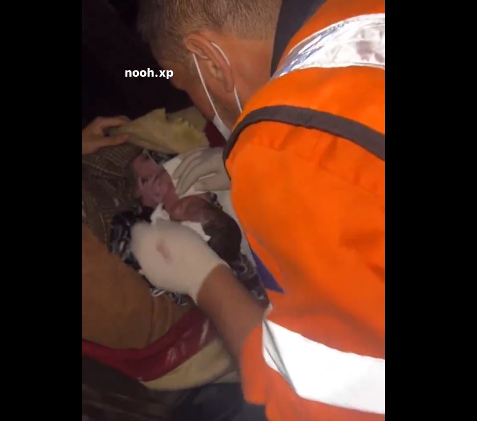 Video: A Palestinian woman given birth inside vehicle while trying to reach a hospital in northern Gaza 