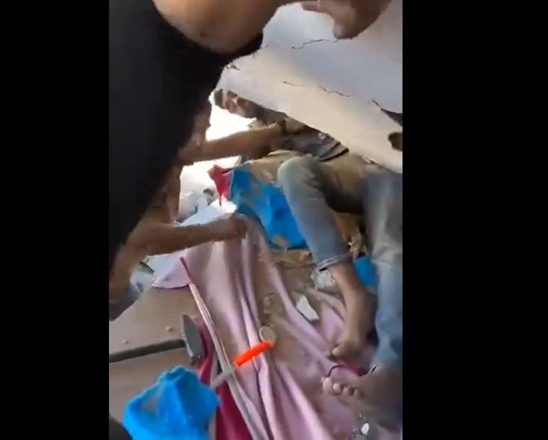 Video: Palestinian Journalist Tareq Daqs saved after Israeli airstrike in Jabalia, northern Gaza