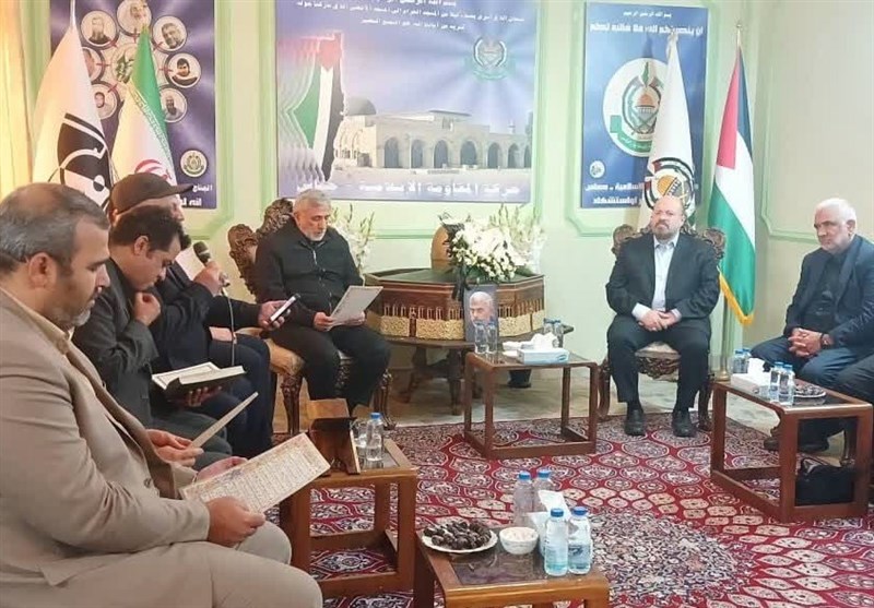 الجنرال قاآني يقدّم واجب العزاء باستشهاد السنوار في مكتب حماس بطهران
