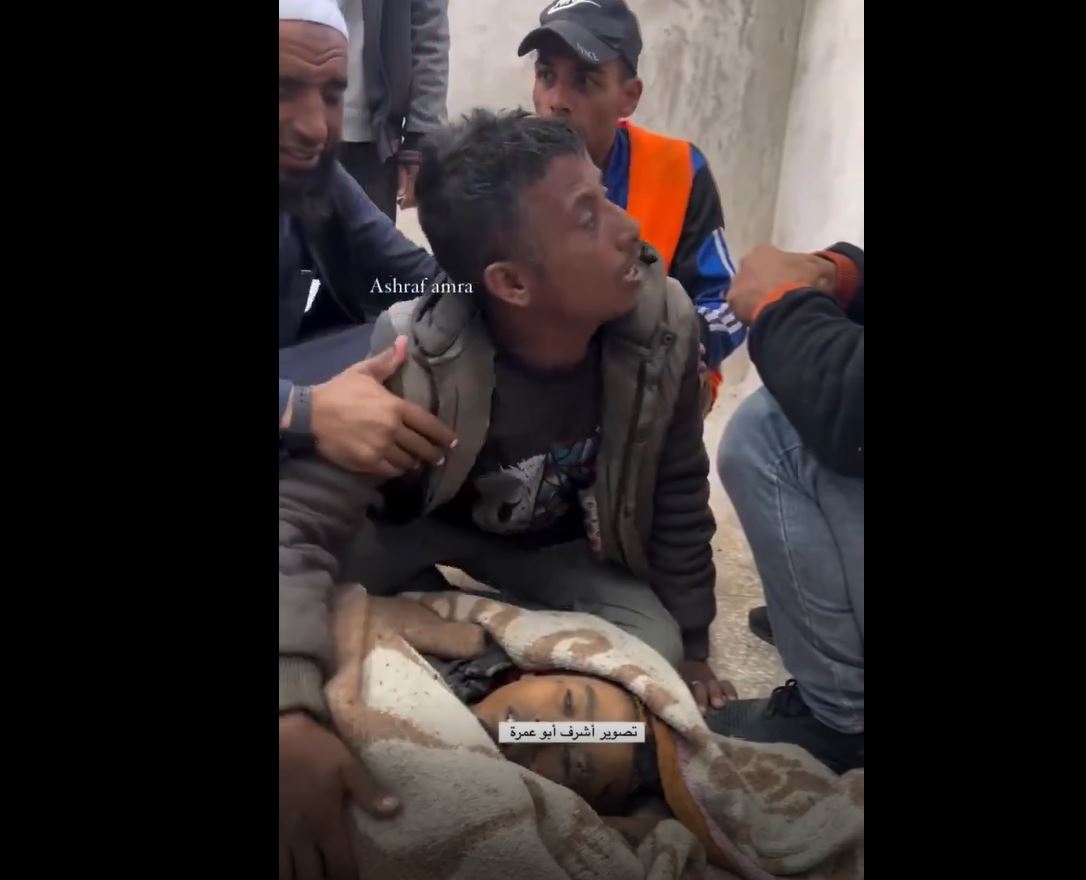 Video / Palestinian father: “Doctor, check on him, please! Maybe he would be alive” 