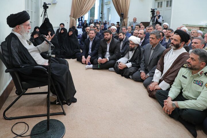 Imam Khamenei: Youth are main element in confronting ill-wishers