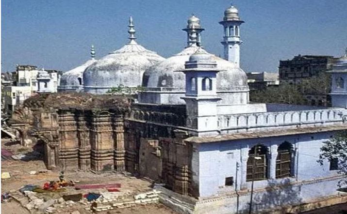 मस्जिद में पूजा का अधिकार, आज आएगा अहम् फैसला 