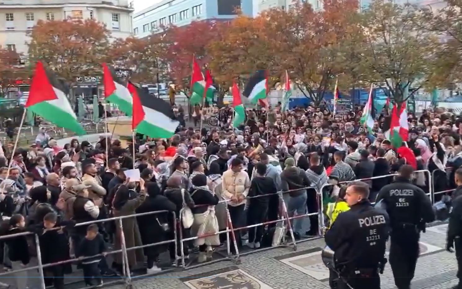 Video: Hundreds protest in Germany's Neukölln to show support for Palestine and Lebanon 