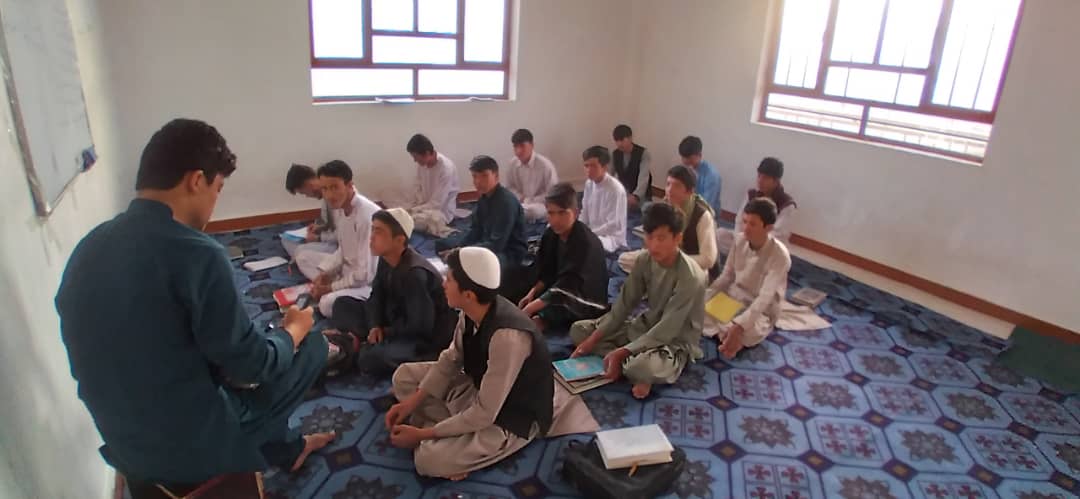 مدیر حوزه علمیه «اهل‌البیت(ع)» شهر نیلی افغانستان: ممنوعیت ورود دختران به دانشگاه دلیل افزایش تعداد طلاب خواهر است