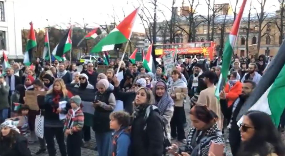 Video: A demonstration for Palestine and Lebanon took place today in Oslo, Norway
