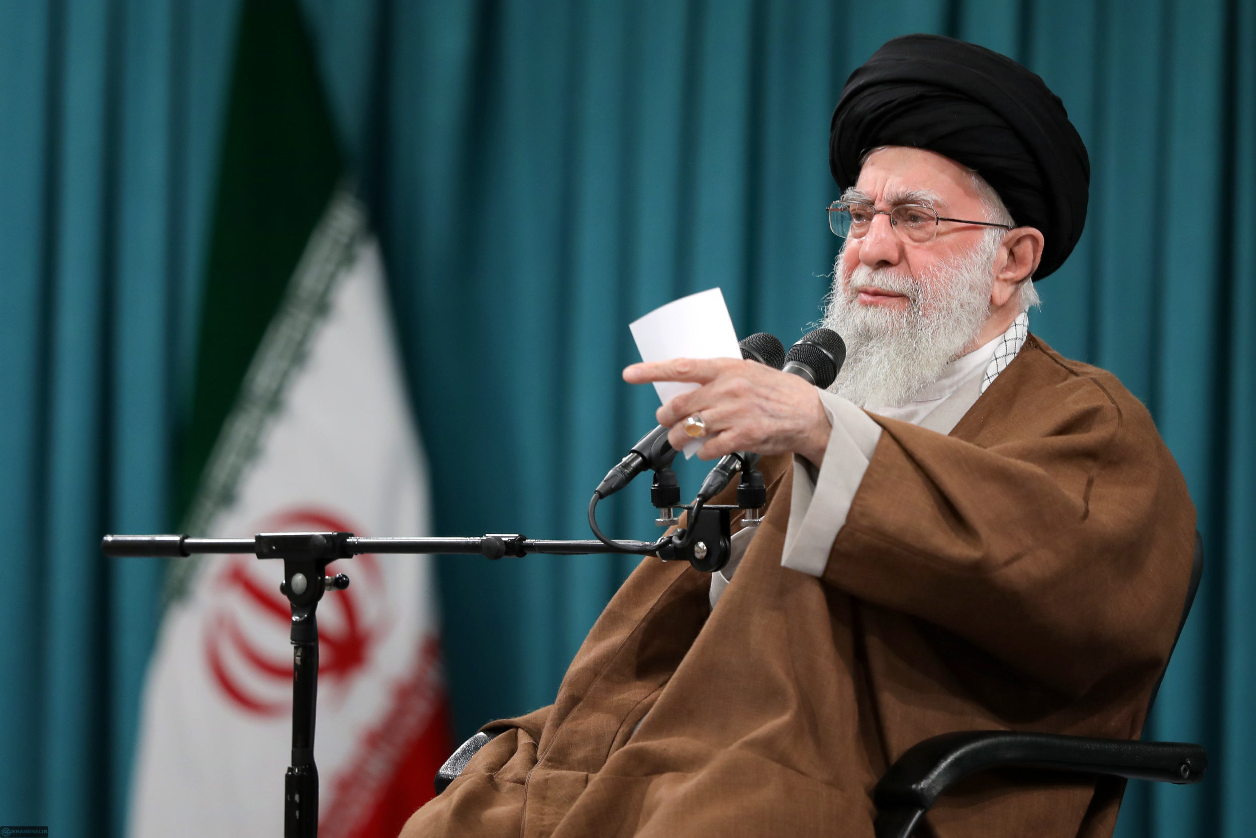 Imam Khamenei: Zionist regime must be made to realize power of Iranian nation
