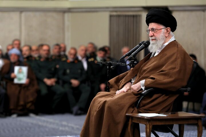 الإمام الخامنئي: الشرارة التي ارتكبها الكيان الصهيوني لا ينبغي التقليل منها ولا تضخيمها/ وعلى المحتل أن يفهم قوة الشعب الإيراني