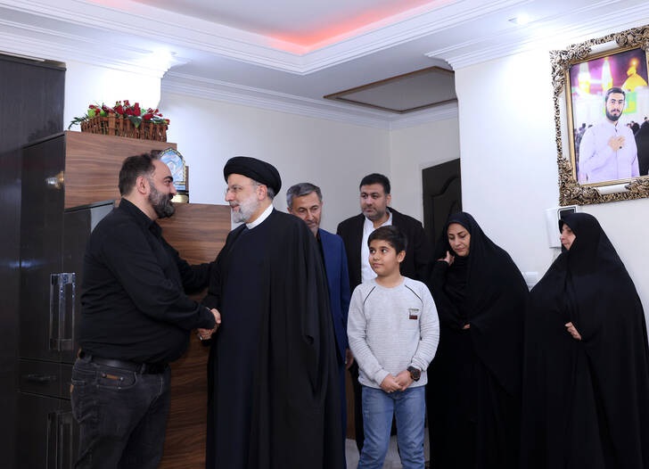 درخواست عجیب شهید رئیسی از مادر شهید آرمان علی‌وردی