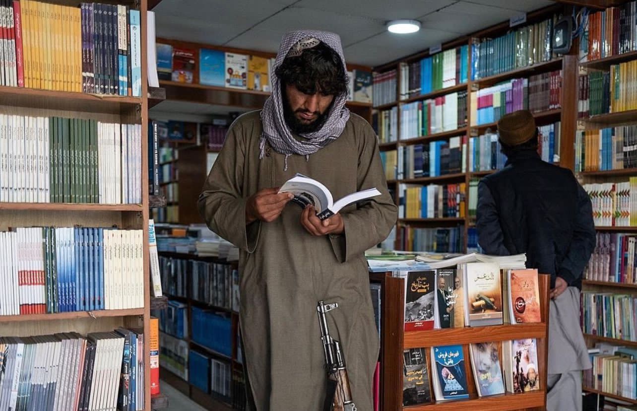 جمع‌آوری کتب مغایر با اصول طالبان در استان شیعه‌نشین دایکندی