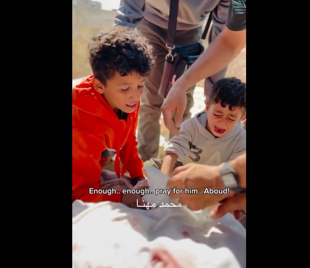 Video: A touching farewell from two Palestinian children to their father martyred in occupation's raids on northern Gaza 