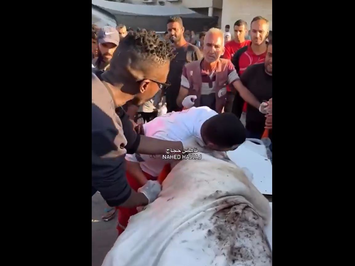Video: A Palestinian paramedic shocked to discover his mother among martyrs in Israeli airstrike in Al-Nuseirat 