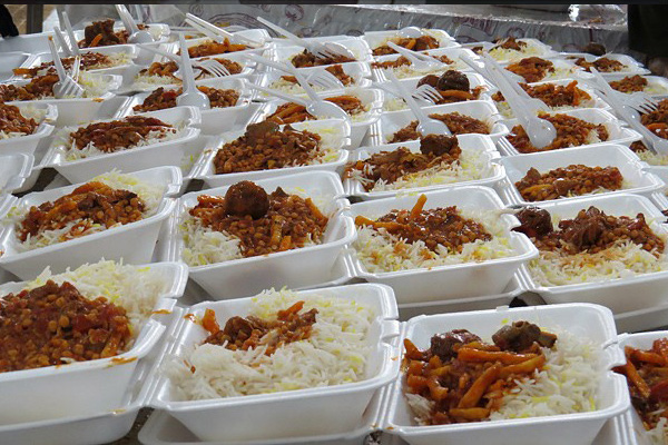 ویدیو | راه اندازی آشپزخانه برای اطعام خانواده‌های لبنانی در منطقه زینبیه دمشق 