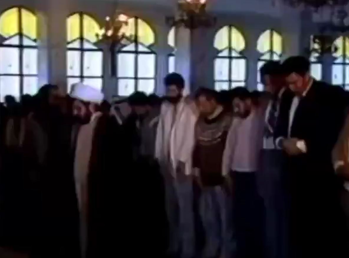 Video: American boxer, Muhammad Ali Clay, praying behind Sheikh Naim Qassem, SG of Hezbollah