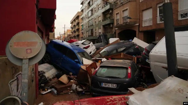 İspaniyada leysan yağışlar və daşqınlar nəticəsində azı 95 nəfər ölüb, onlarla insan itkin düşüb / Foto