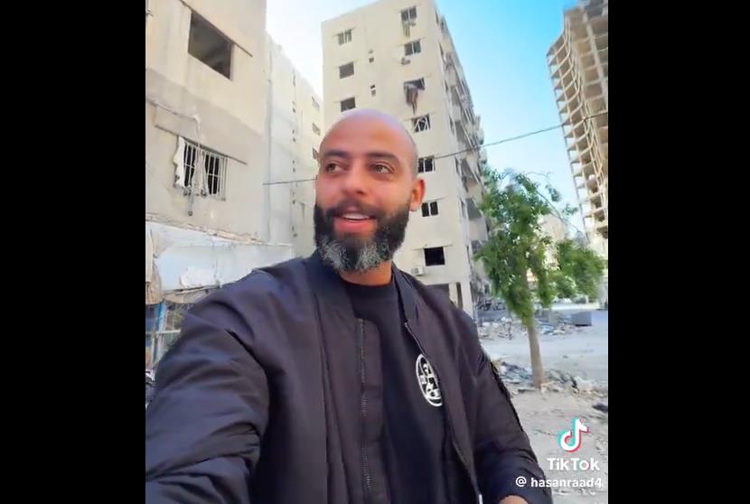 فیدیو | مواطن لبناني متسوقا في حيه الذي تعرض للقصف يوجه رسالة الى الكيان الصهيوني