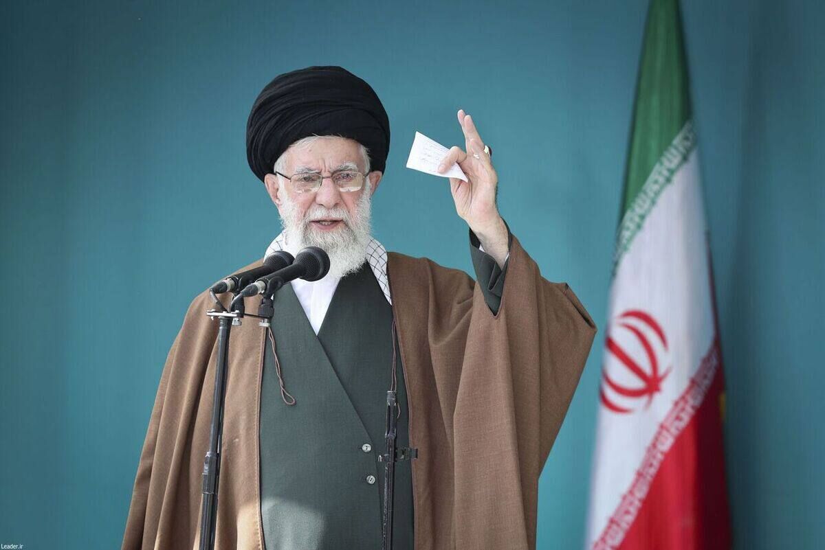 Ayatollah Khamenei elogia ataque com mísseis em Tel Aviv como "legal e legítimo"