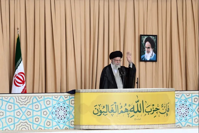 قائد الثورة: ان عملية "الوعد الصادق 2" التي قامت بها إيران هي أقل جزاء للكيان الصهيوني الغاصب أمام جرائمه الفظيعة