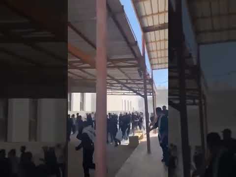 فيديو | القوات البحرينية تقمع المصلين في جامع الدراز وتحاصره بسبب هتافات داعمه لفلسطين ولبنان