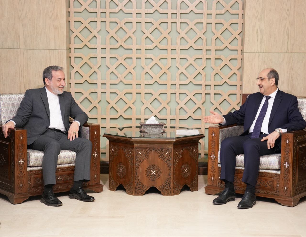وزير الخارجية الايراني يلتقي نظيره السوري بدمشق ويجري مباحثات حول العدوان الصهيوني