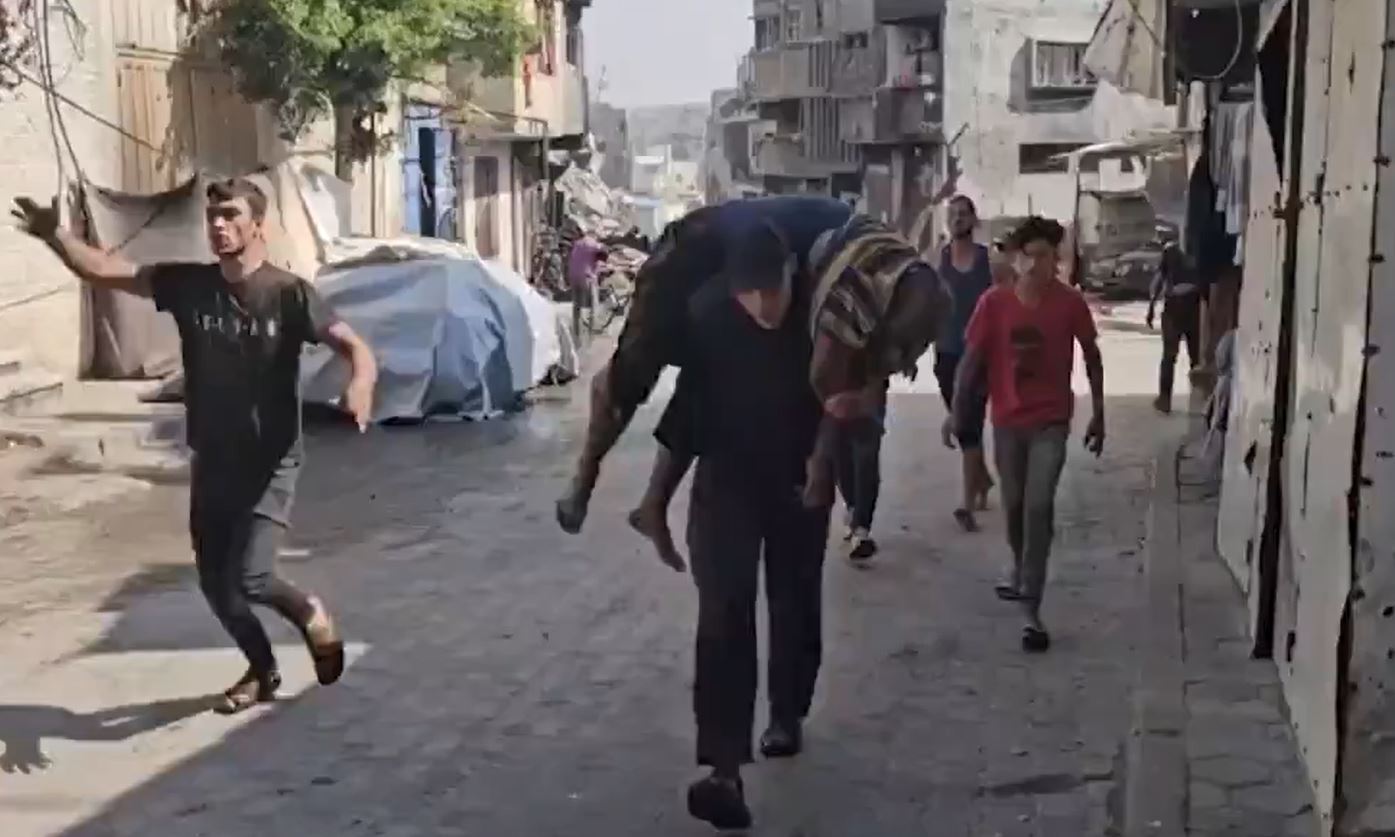 Photos / Video: Casualties reported following Israeli airstrike targeted a building in Al-Zeitoun area in Gaza