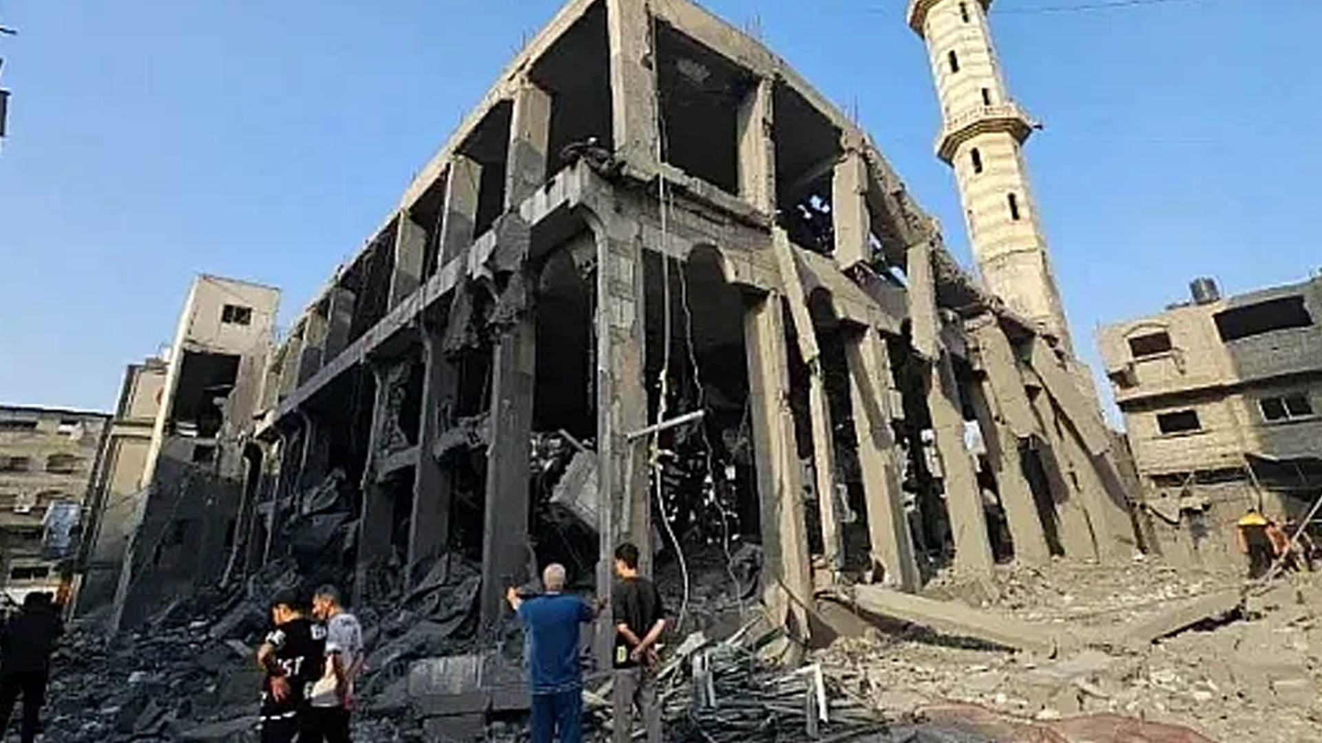 18 Palestinian martyred in Israeli attacks on mosque