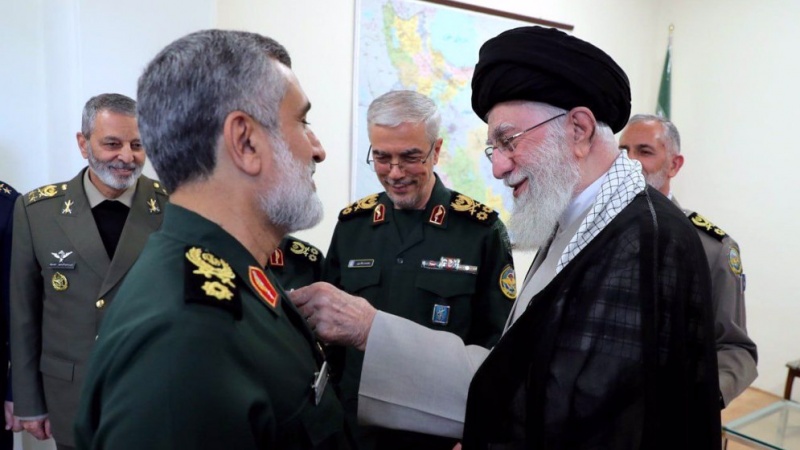 Revoltionsführer verleiht General Hajizadeh nach Angriff auf Israel höchste Auszeichnung