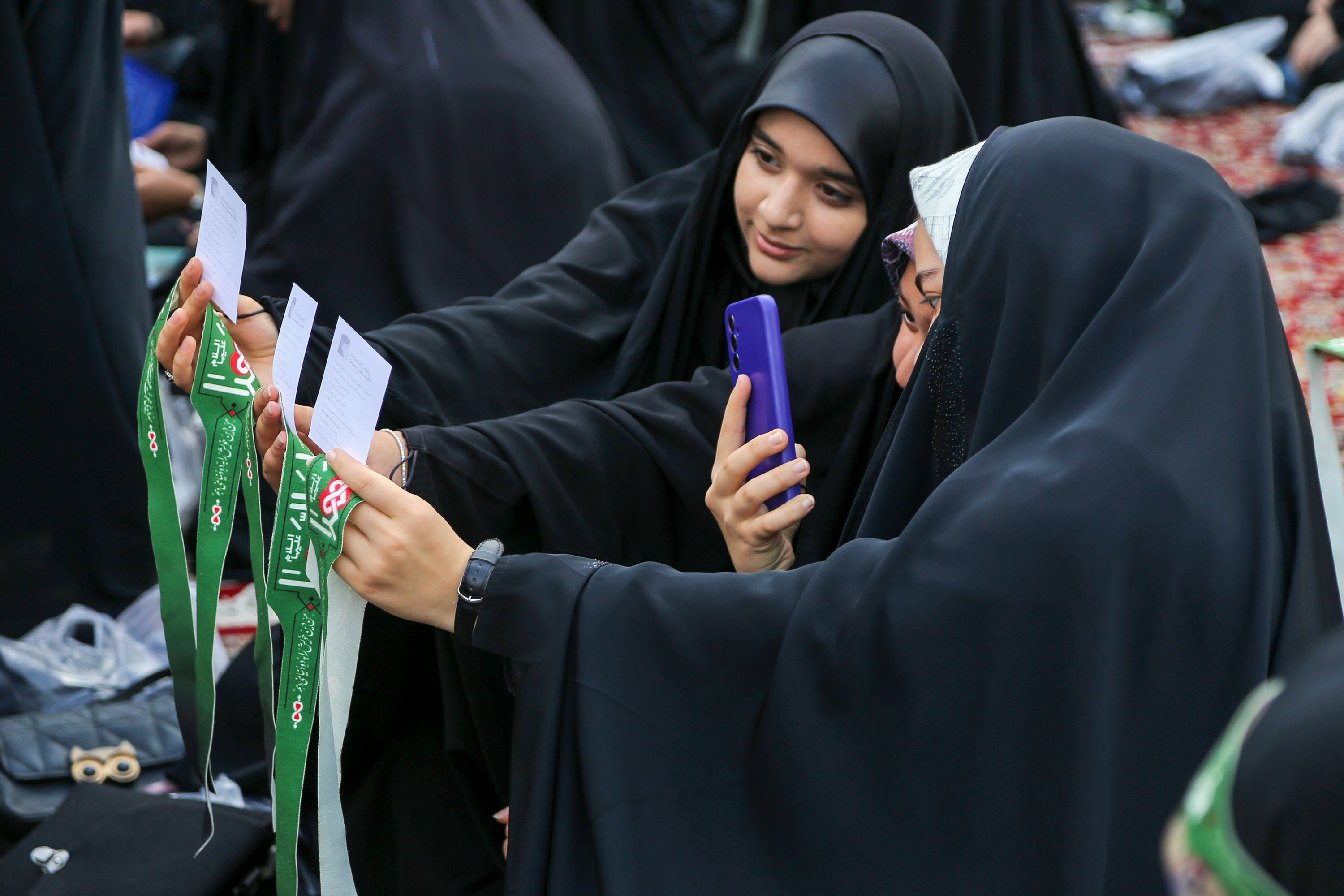 Photos: Young girls gather in Imam Reza shrine in support for Al-Quds