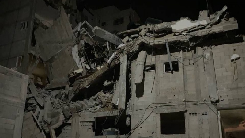 Шаҳодати 15 фаластинӣ дар бомбаборони маҳалли сукунати оворагони Ғазза